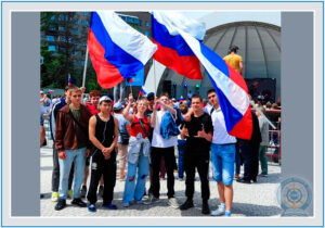 Студенты-на-концерте-посвящённому-Дню-России