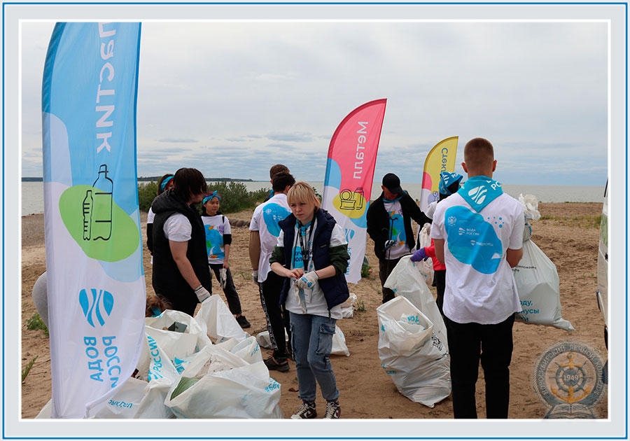 Акция по уборке пляжа от мусора в Новосибирске